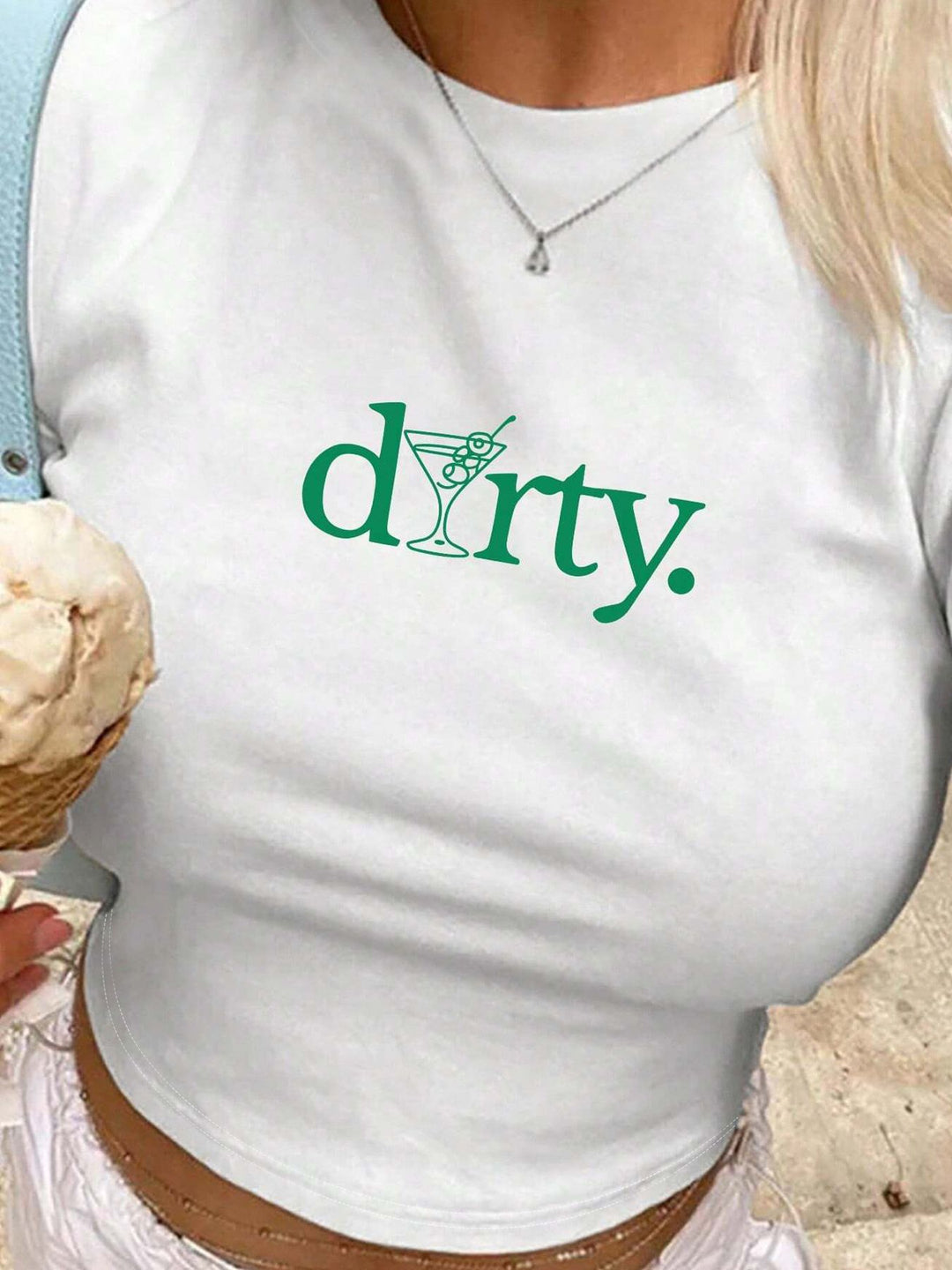Damen Crop-Top mit kreativem Grafikdesign und modernem Schriftzug EB