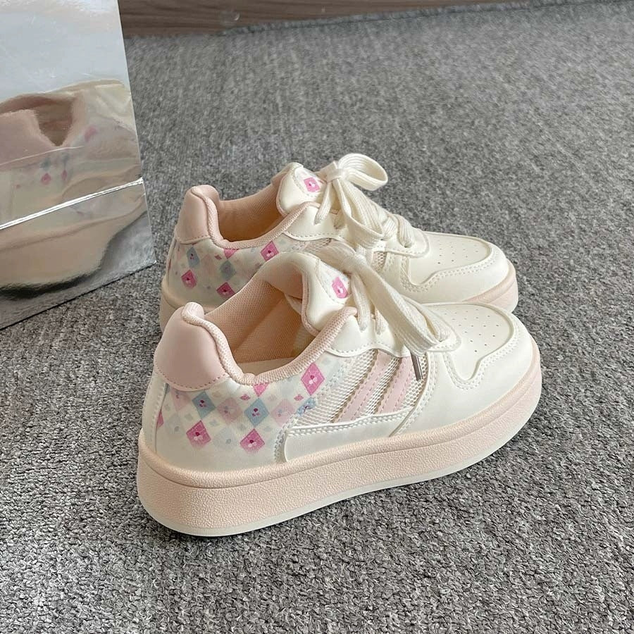 Damen Sneakers mit verspieltem Karomuster und bequemer Sohle EB