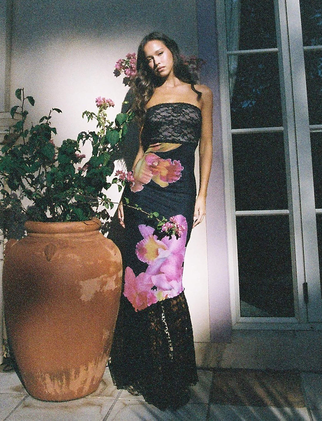 Damen Off-Shoulder Spitzenkleid mit Floral-Akzenten und transparentem Unterstoff EB