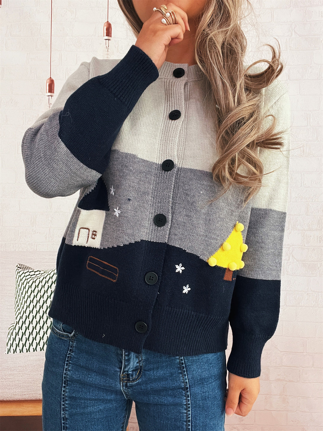 Damen Strickjacke mit festlichem Motiv und Knopfdetails EB
