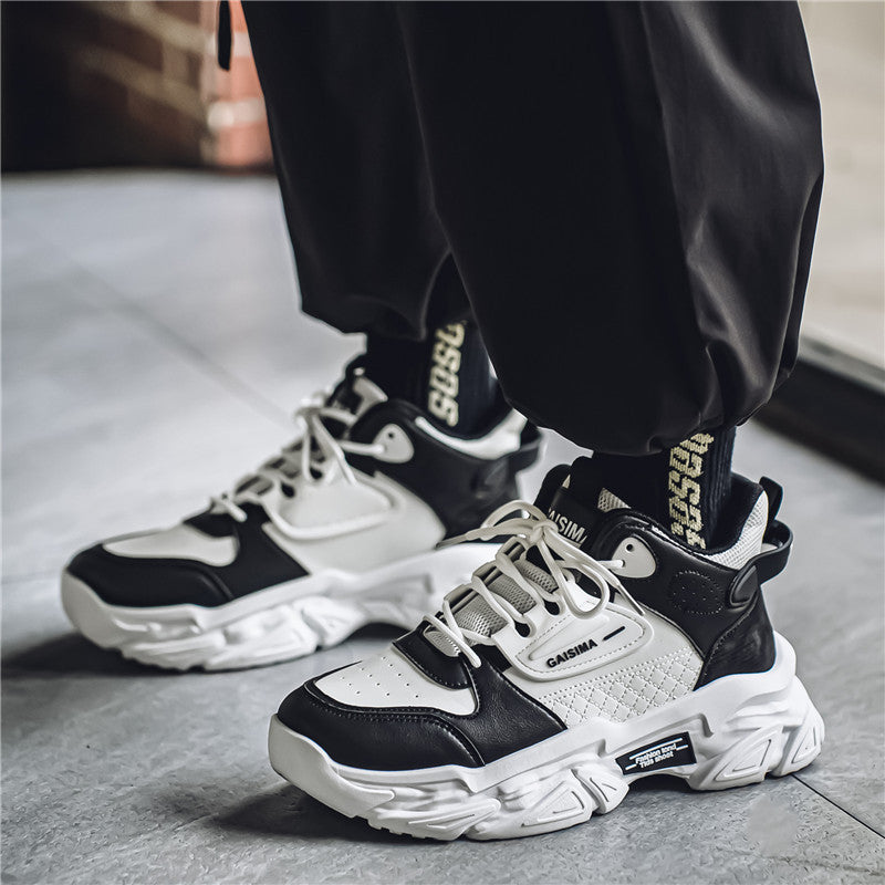 Unisex markante Chunky-Sneaker mit gesteppter Seitenpartie, Kunstleder-Overlays und profiliertem Offroad-Sohlenprofil EB
