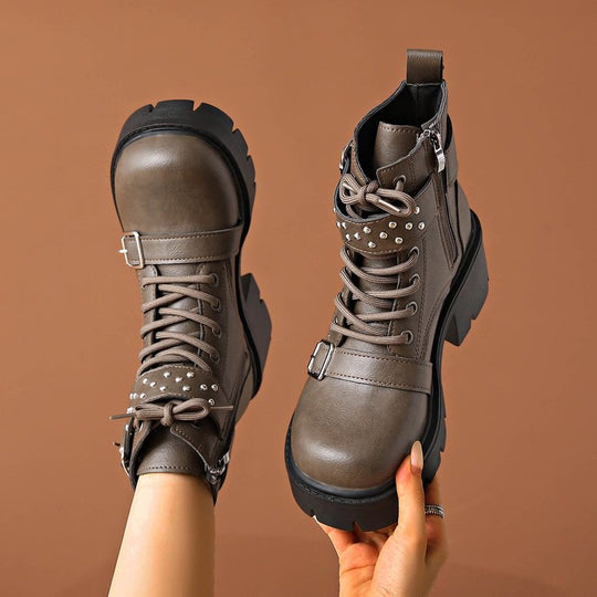 Damen nan robuste Schnür-Bikerboots mit Ziernietriemen, seitlichem Reißverschluss und profilierter Plateausohle EB