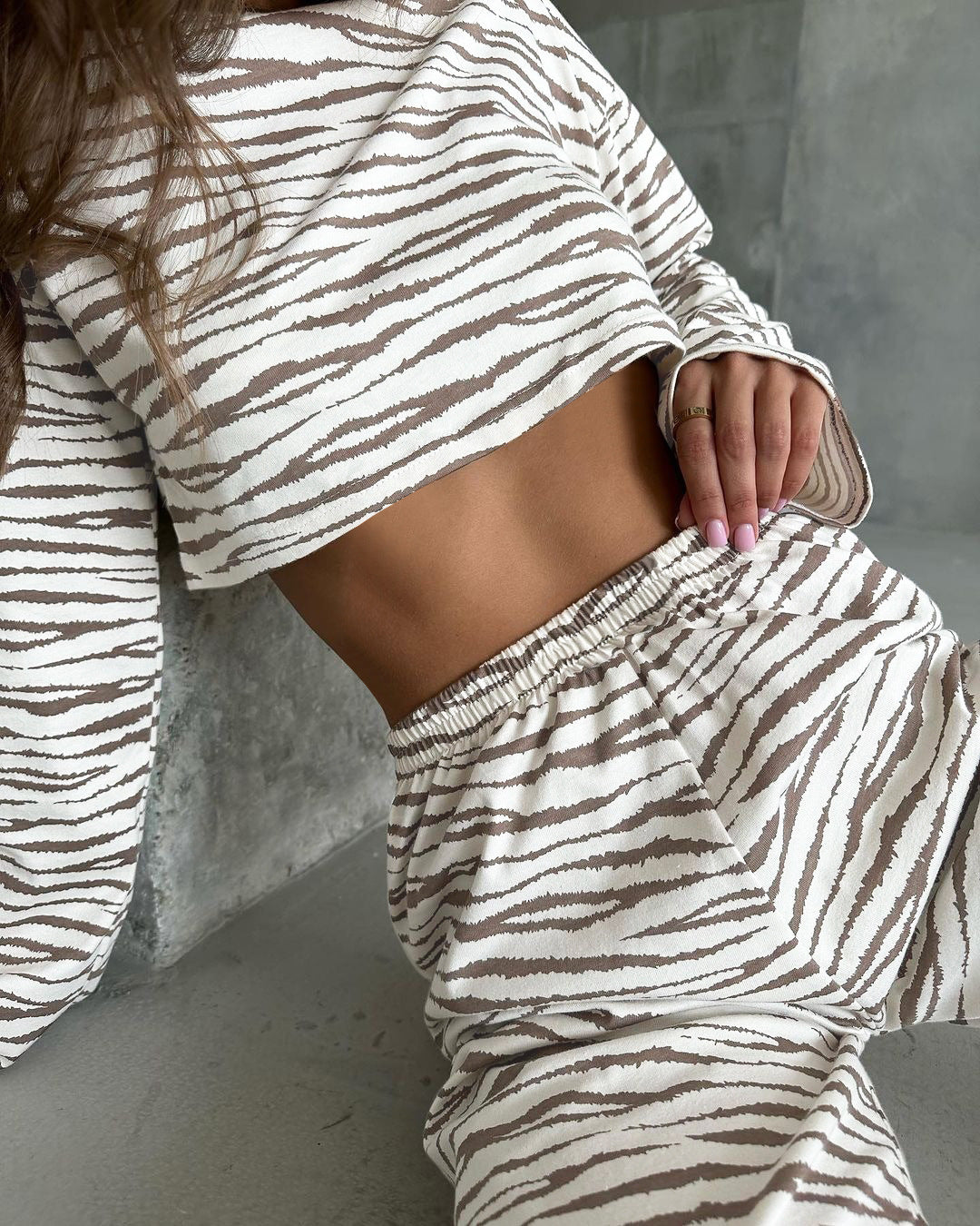 Damen lässiges Crop-Top und Jogginghose Set mit tierischem Muster EB