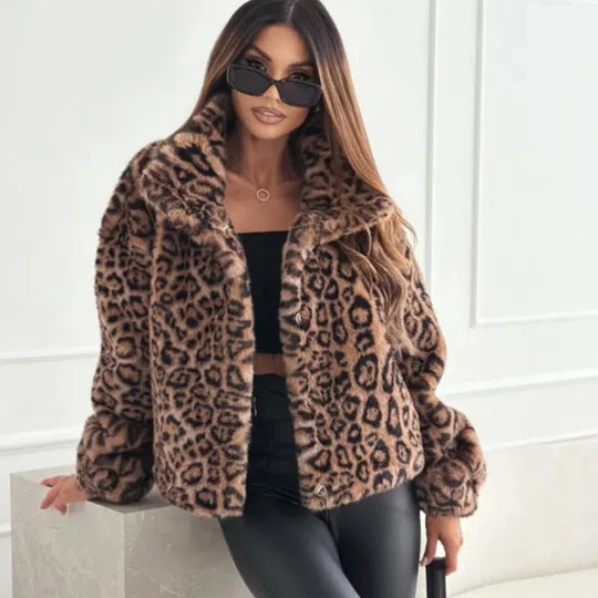 Damen nan kurze Kunstfelljacke mit Wildmuster, V-Ausschnitt und taillierter Silhouette EB