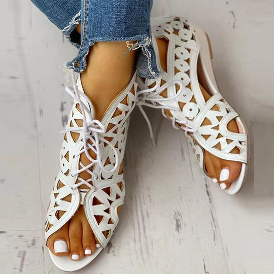 Damen Kunstleder-Sandalen mit Cut-Out-Design und Schnürung EB