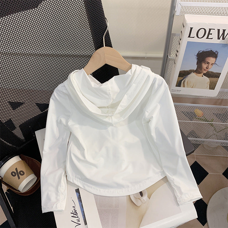 Mädchen Nan leichte atmungsaktive Kapuzenwindjacke mit vorderen Pattentaschen EB