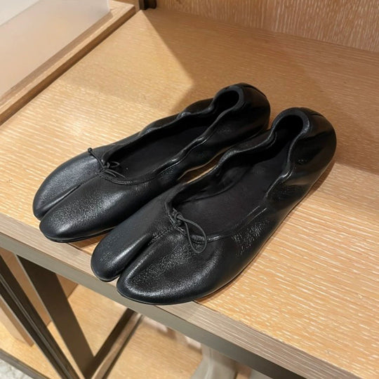 Damen Ballerinas mit abgerundetem Zehenbereich und schnürbarem Detail EB