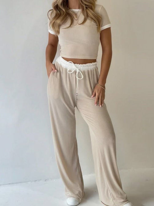 Damen lässiges zwei-teiliges Freizeit-Set mit cropped T-Shirt und weiten Hose EB