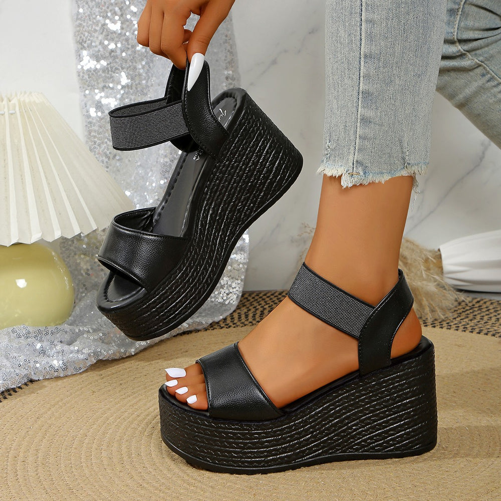 Damen Plateausandaletten mit elegantem Riemen und rutschfester Sohle EB