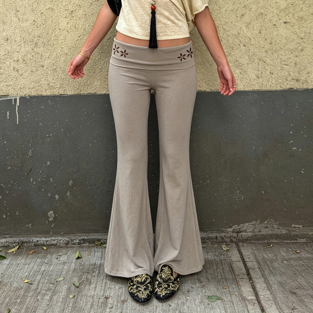 Damen nan Yogahose Flared mit Umschlagbund, komfortable Bootcut-Passform und Laser-Cut Blütendetail EB