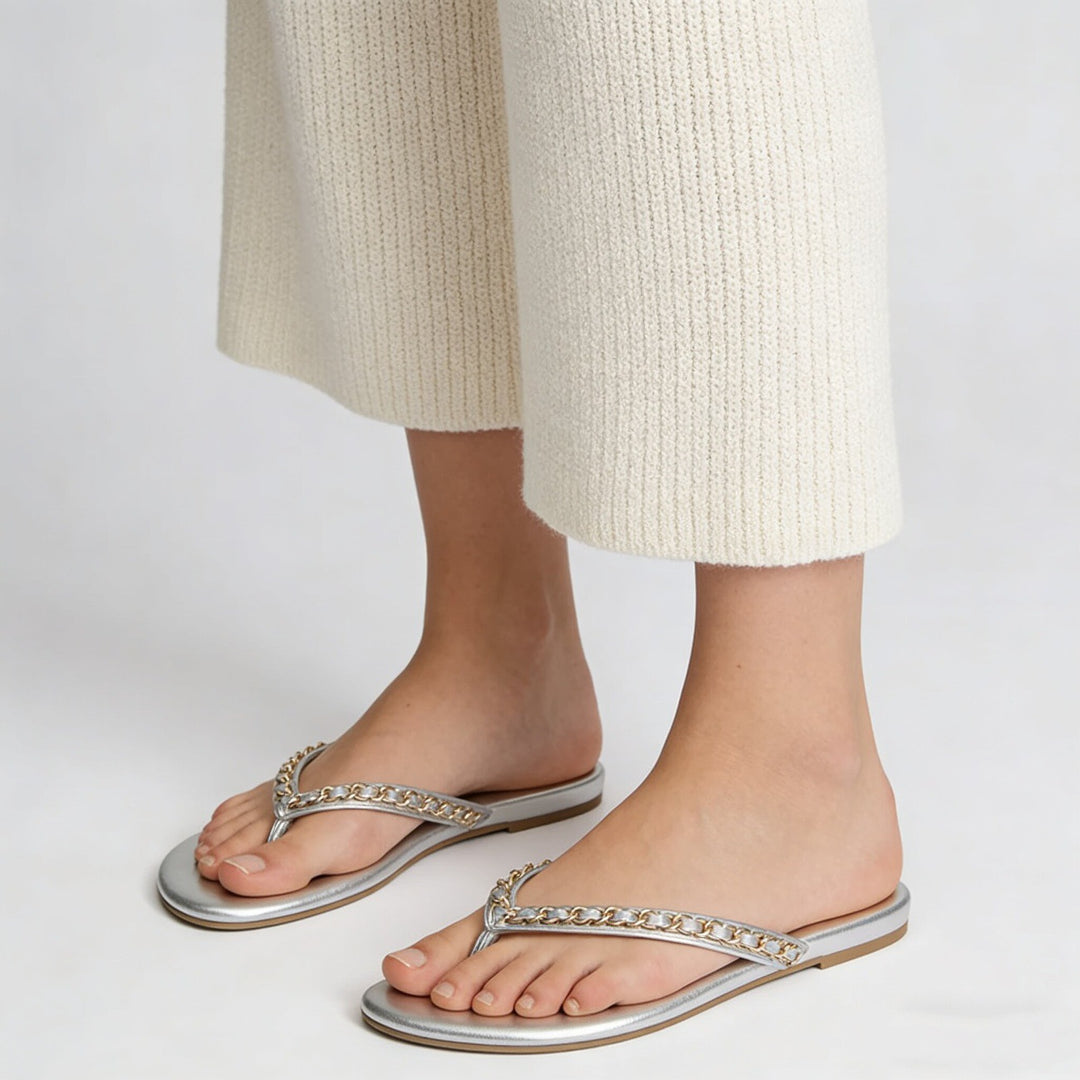 Damen Zehentrenner-Sandalen mit luxuriösem Kettenakzent und komfortablem Fußbett EB