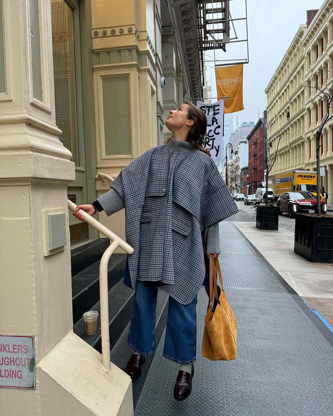 Damen modische Überwurfjacke mit großzügigen Taschen und strukturiertem Design EB