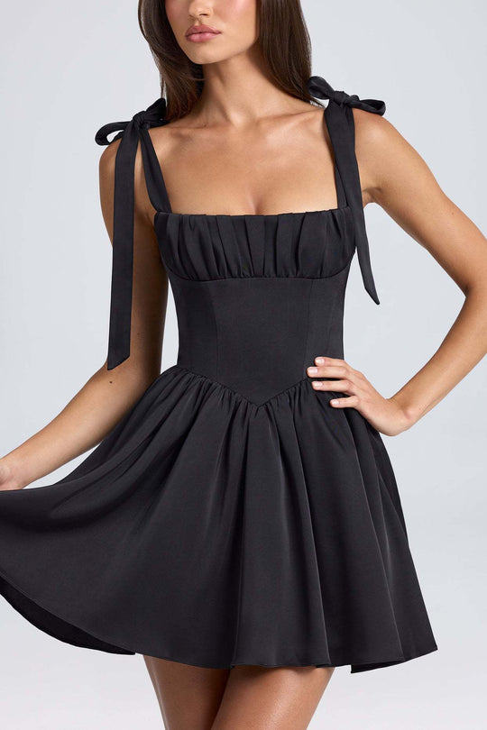 Damen Verspieltes Kurzkleid mit zarten Schleifen-Trägern und gerafftem Rock EB