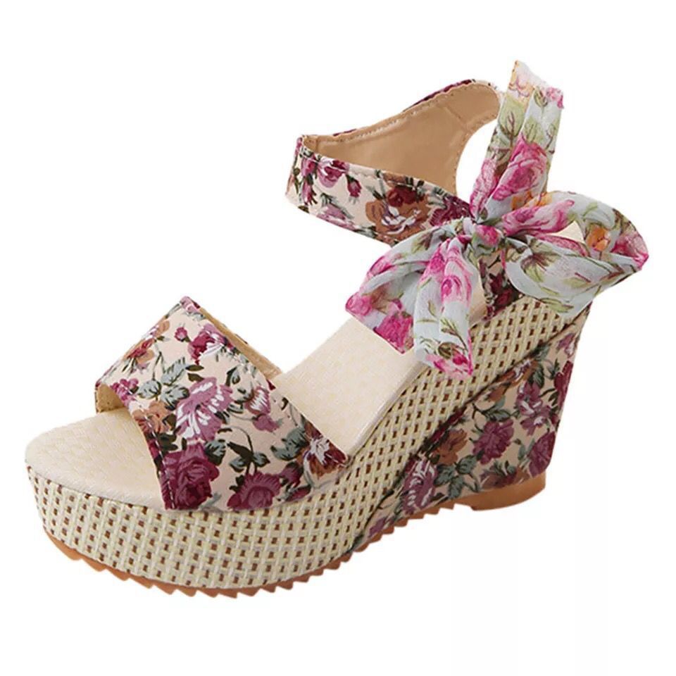 Damen Wedge-Sandalen mit dekorativem Spitzenschliff und verspielten Bändern EB