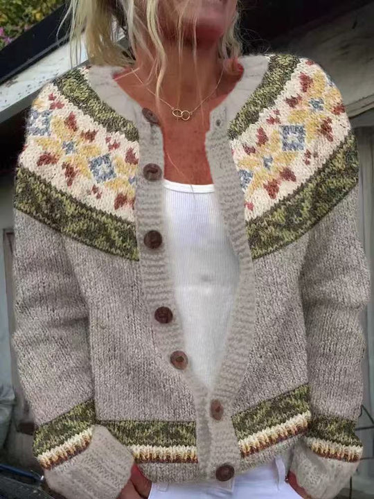 Damen nan gemusterte Strickjacke mit Rundpasse, Holzknöpfen und Eingrifftaschen EB