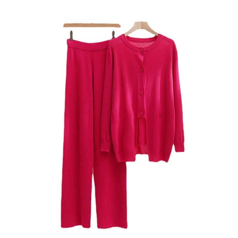 Damen strickendes Loungewear-Set mit feinem Rippmuster und herausragenden Knopfdetails EB
