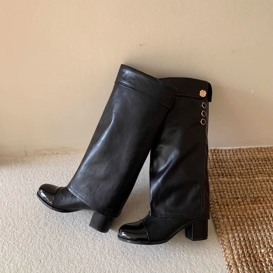 Damen Elegante Stiefel mit dekorativem Knopfdetail und Blockabsatz EB