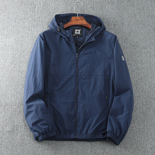 Herren leichte Windjacke mit verstellbarem Kapuzenkragen und atmungsaktiven Einsätzen Hedi-Mode