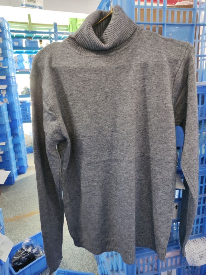 Herren eleganter Rollkragenpullover aus feiner Merinowolle EB