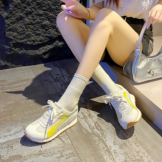 Damen Sportliche Sneakers mit atmungsaktiver Mesh-Oberfläche und reflektierenden Akzenten EB