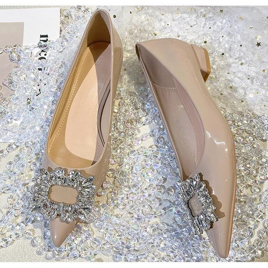 Damen elegante spitze Pumps mit funkelndem Schmuckdetail EB