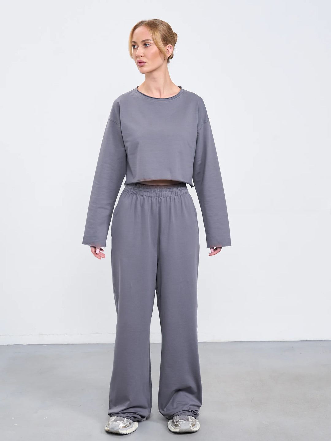 Damen Kurzgeschnittenes Sweatshirt und High-Waist Relax-Jogginghose Set EB