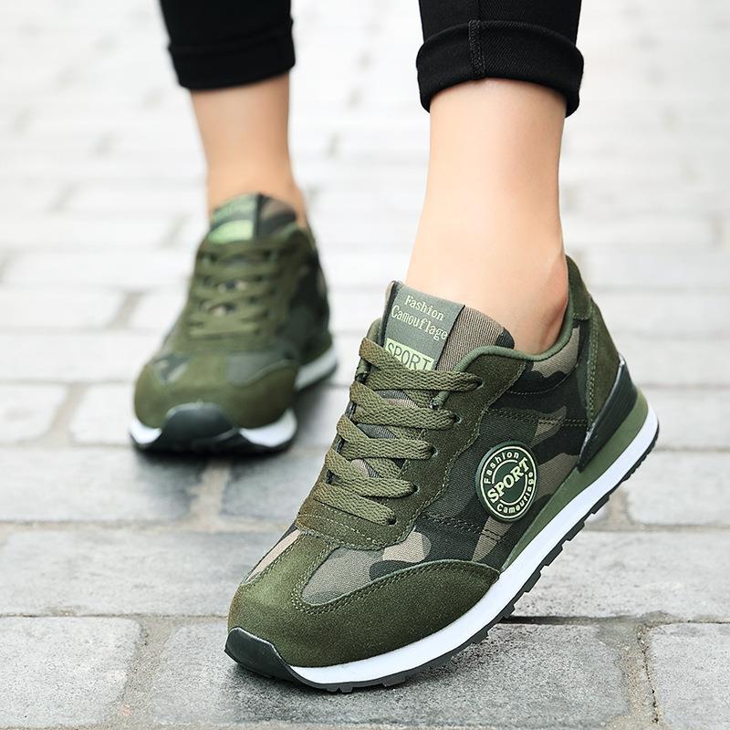 Damen Sportliche Sneakers im Camouflage-Design EB