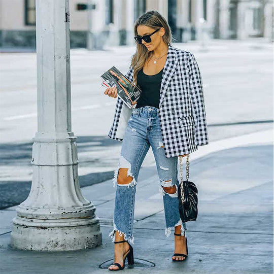 Damen High-Waist Mom-Jeans mit modischen Rissen und fransigem Saum EB
