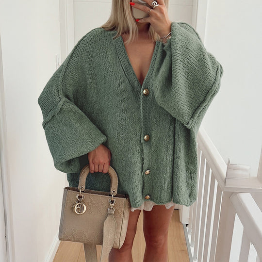 Damen nan Bouclé-Oversize-Cardigan mit tiefem V-Ausschnitt, Kimonoärmeln und goldenen Zierknöpfen EB