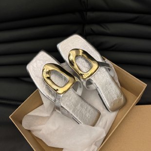 Damen Plateau-Pantoletten mit dekorativem metallischen Schnallen-Design und rutschfester Sohle EB