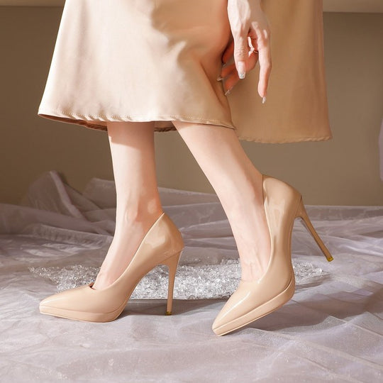 Damen elegante Lackpumps mit spitz zulaufender Silhouette und hohem Absatz EB