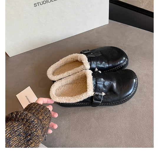 Damen Hausschuhe mit flauschigem Innenfutter und verstellbarem Riemen EB