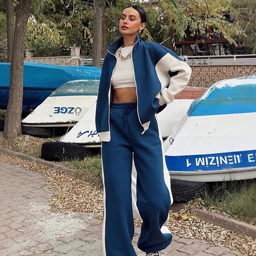 Damen athletisches Zweiteiler-Set aus strukturiertem Sweatstoff mit gekürzter Reißverschlussjacke und hochgeschnittener Jogginghose mit weitem Beinverlauf Eichborn Berlin
