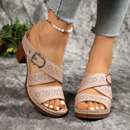 Damen Design-Sandalen mit verstellbarem Riemen und geschmackvoller Perforierung EB