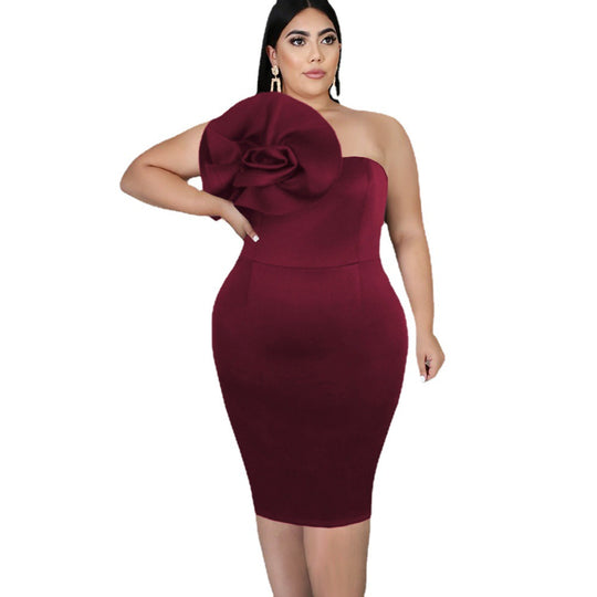 Damen Figurumspielendes Kleid mit asymmetrischem Oberteil und voluminösem Blütenakzent EB