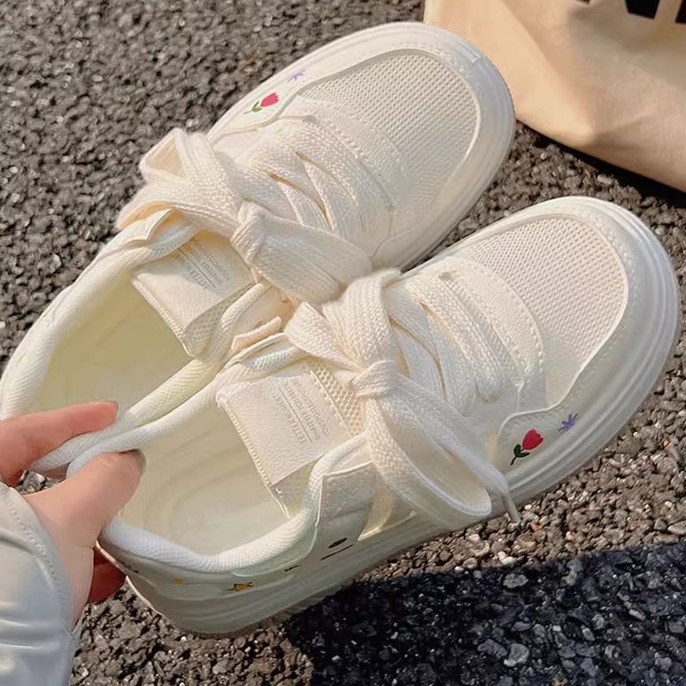 Damen Sneakers mit verspielten Applikationen und weichem Fußbett EB