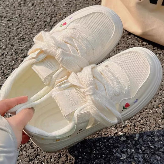 Damen Sneakers mit verspielten Applikationen und weichem Fußbett EB