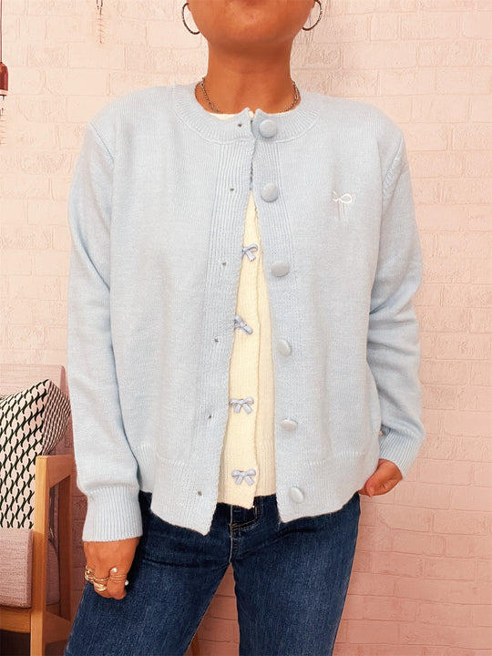 Damen Kuschelweich Strickjacke mit schönen Knöpfen und raffinierten Details EB