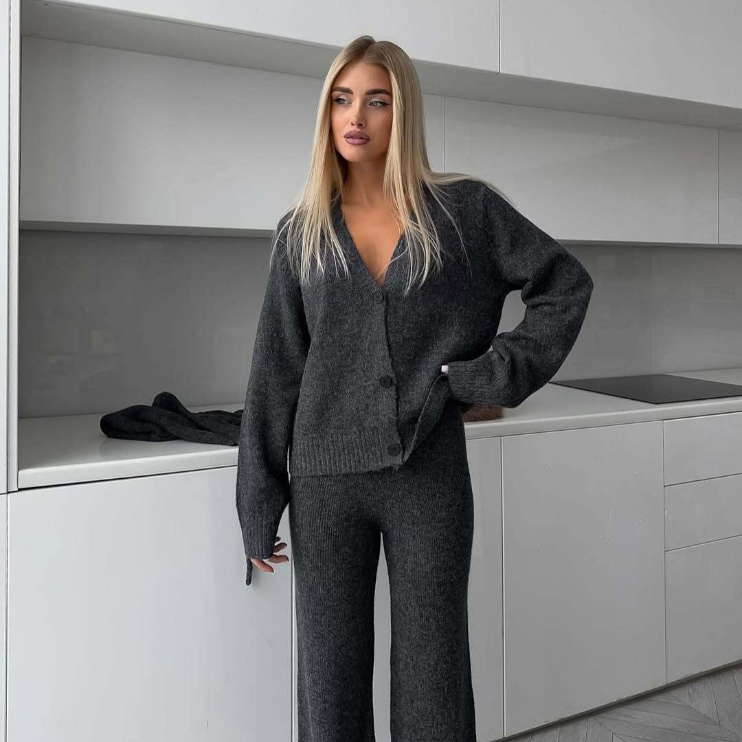 Damen kuscheliges Feinstrick-Cardigan-Set mit V-Ausschnitt und hochgeschnittener Schlaghose EB