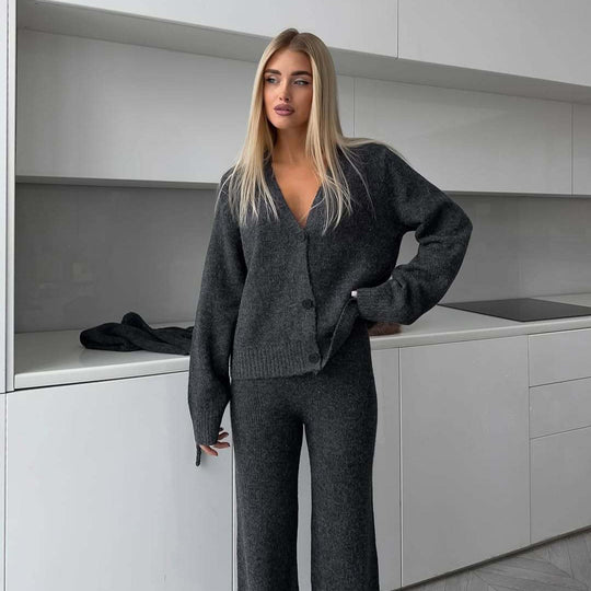 Damen kuscheliges Feinstrick-Cardigan-Set mit V-Ausschnitt und hochgeschnittener Schlaghose EB