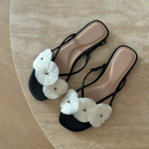 Damen Pantoletten mit floralen Akzenten und modischem Design EB