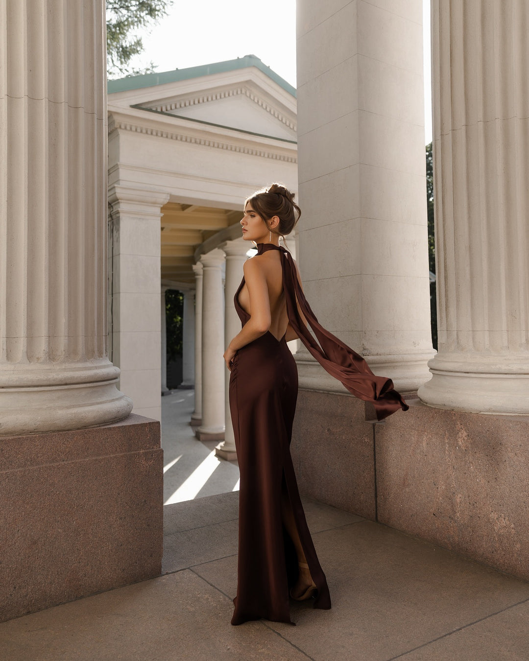 Damen Abendkleid mit elegantem Rückenausschnitt und fließendem Stoff EB