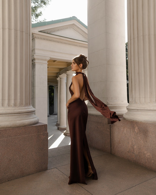 Damen Abendkleid mit elegantem Rückenausschnitt und fließendem Stoff EB