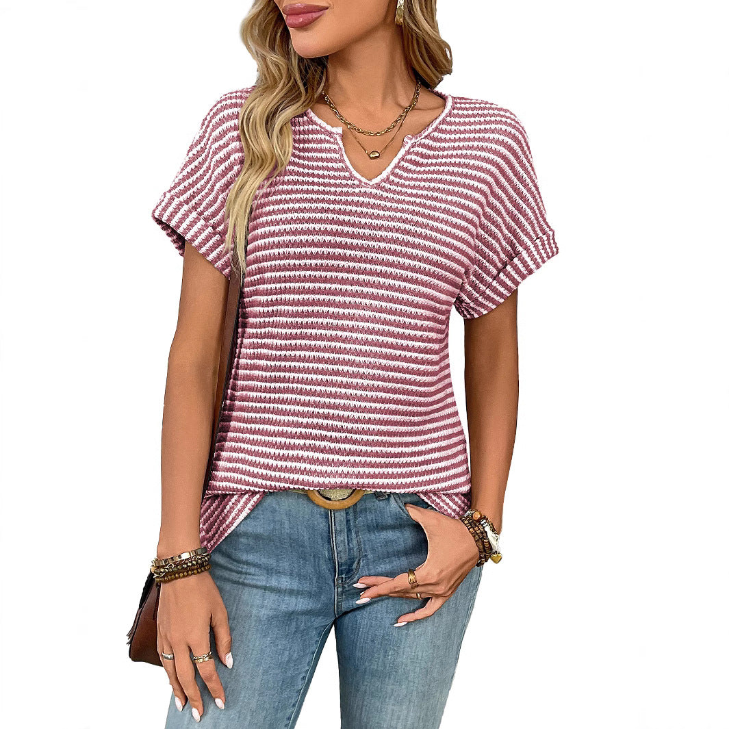 EB | Locker gestreiftes T-Shirt mit V-Ausschnitt