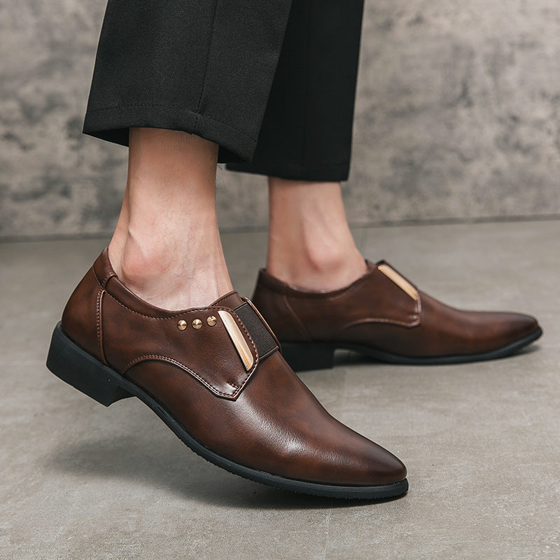 Herren elegante spitze Slip-On Business-Halbschuhe mit elastischer Gummilasche und dekorativen Metallapplikationen EB