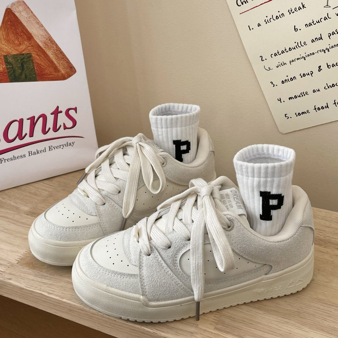 Damen lässige Sneakers mit atmungsaktiver Mesh-Oberfläche und seitlichen Perforationen EB