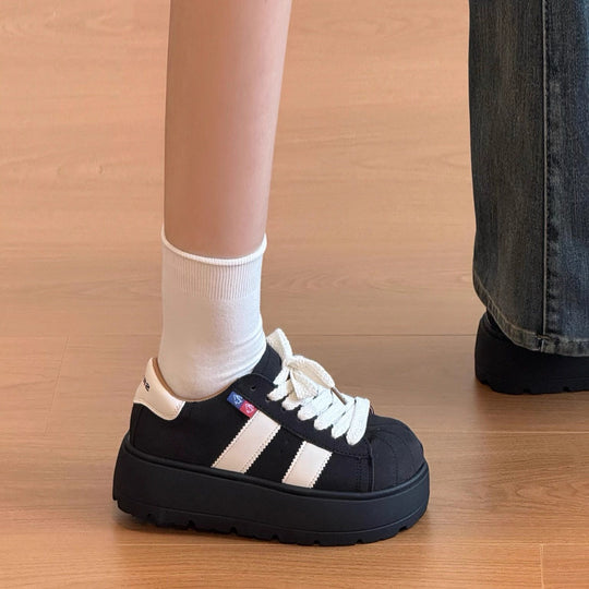 Damen Sportliche Sneaker mit robustem Wildleder-Obermaterial und stylisher Plateausohle EB