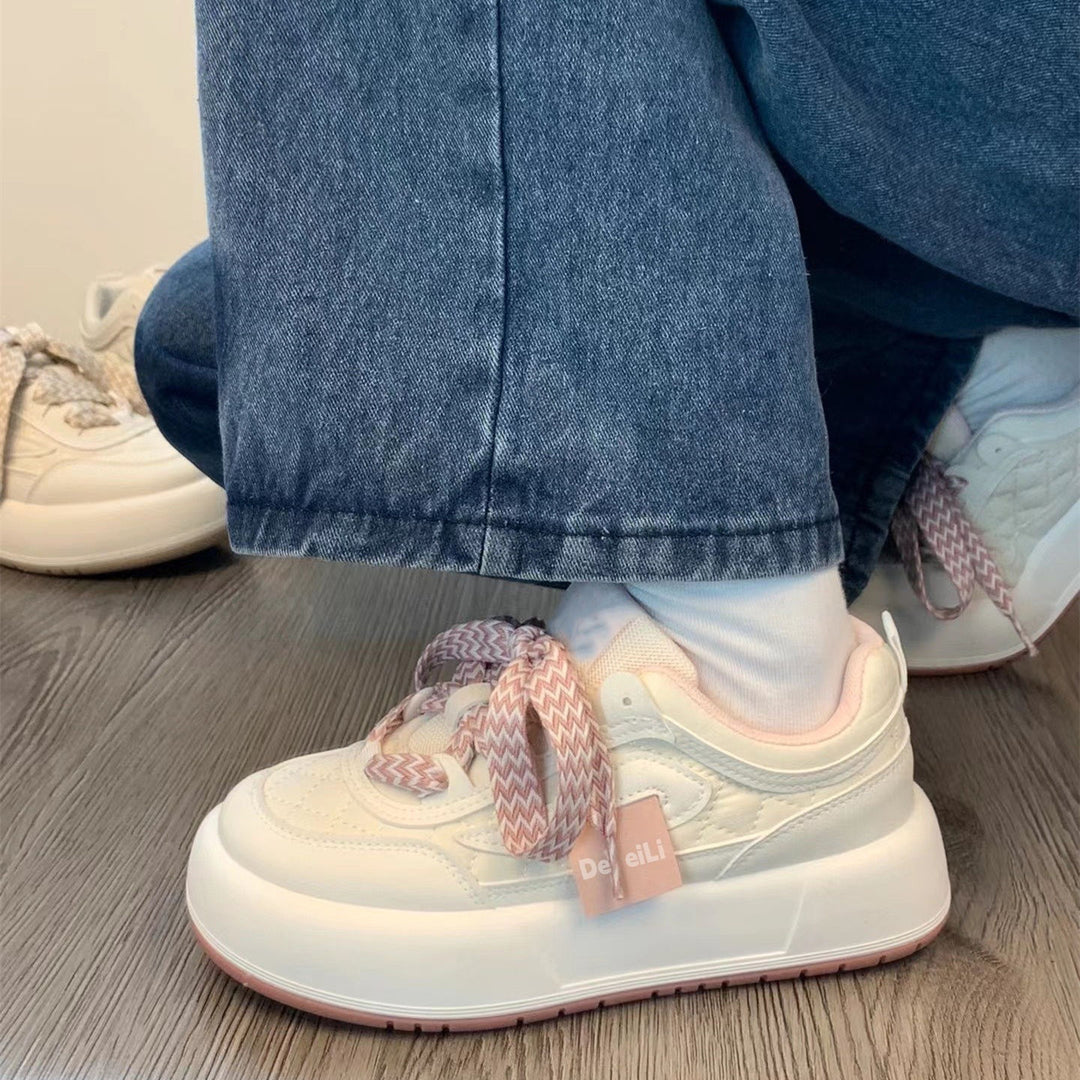Damen Sportliche Sneaker mit modischem Obermaterial und innovativem Schnürdesign EB