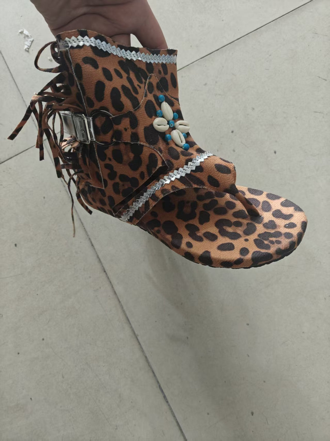 Damen Freizeitsandalen mit Fransen und detailreicher Dekoration EB