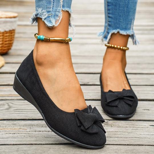 Damen  minimalistische Samt-Ballerina mit dekorativer Fußkette und ergonomischem Komfortfußbett EB